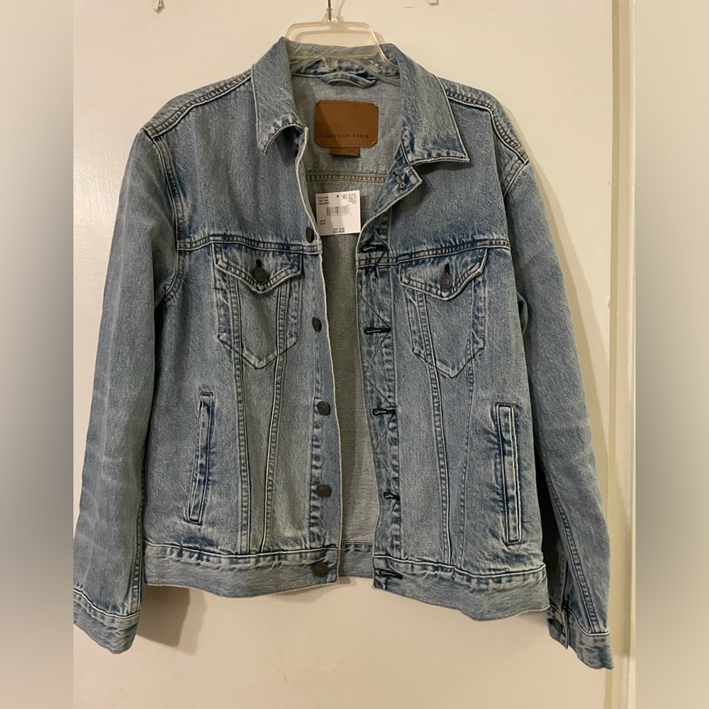 NWT American Eagle Light Wash Jean Jacket Sz M